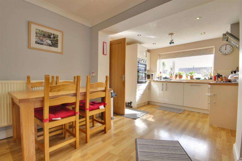 5 Miles Lane, Leconfield, Beverley, HU17 7NW photo 3