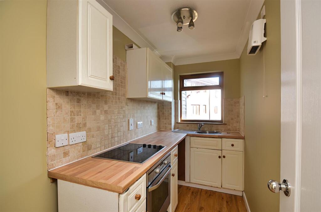 Apartment in Ryde, Oakfield - View 4
