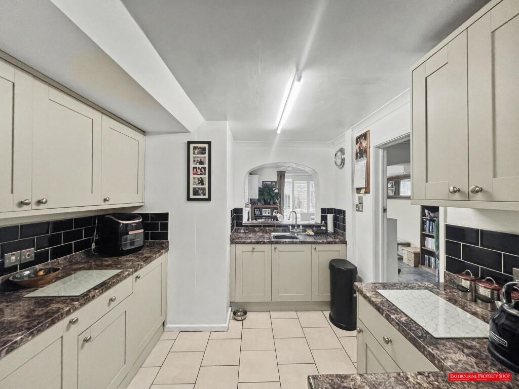 Binsted Close, Eastbourne, BN22 9RT photo 3