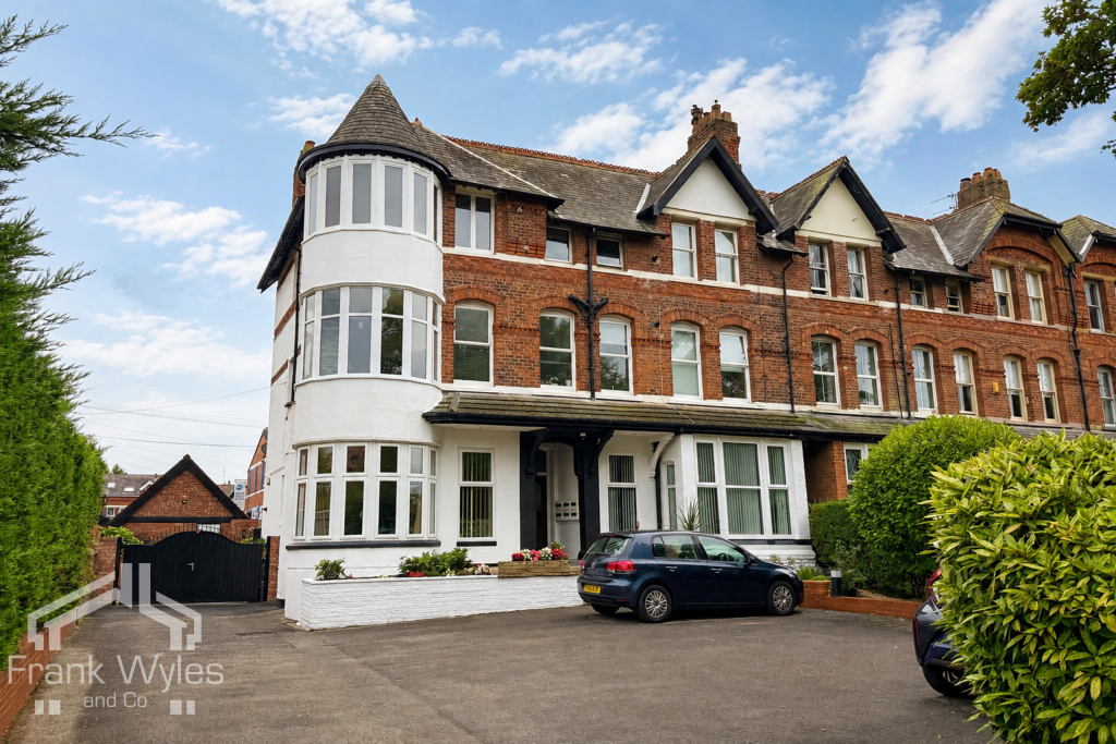 Main image of property: 36-38 St Annes Road East, LYTHAM ST ANNES, Lancashire