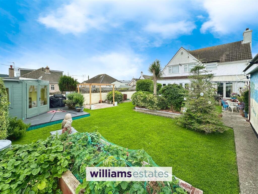 First Avenue, Prestatyn, LL19 photo 3