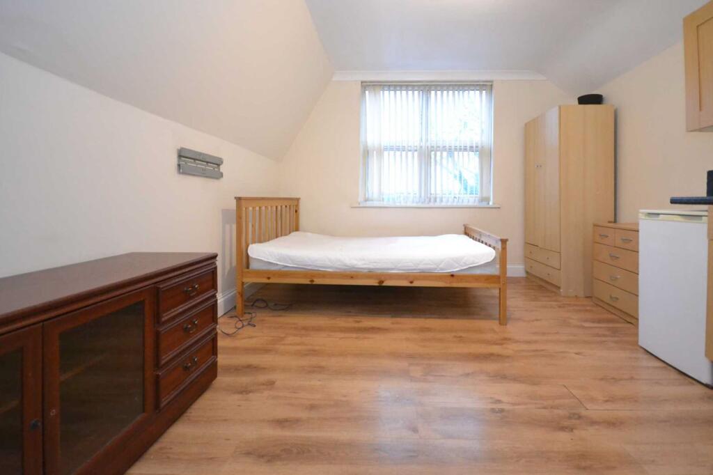 Main image of property: Studio 7, London Road, Reading, RG1