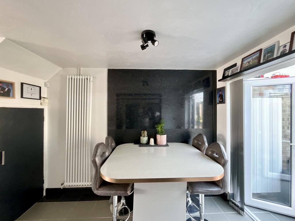 House in Gedling, St. Albans - View 2