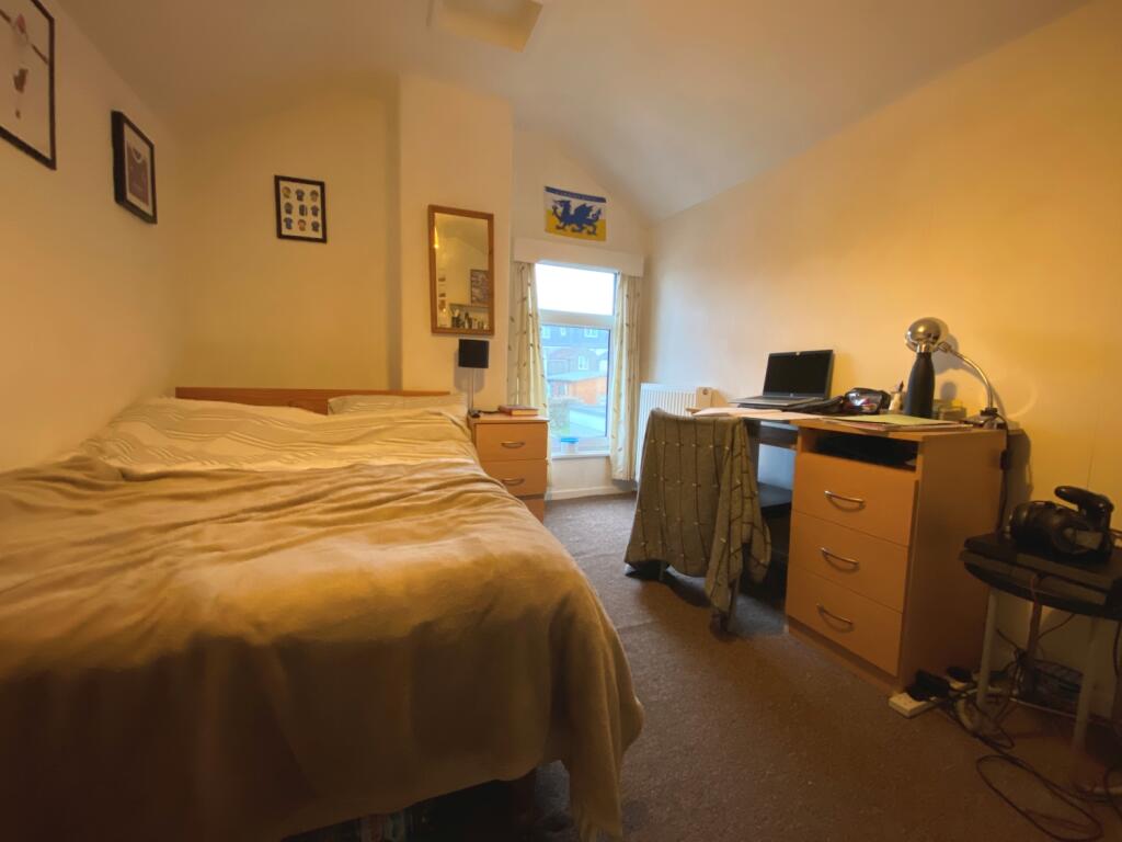 House in Cardiff, Maindy, Cathays - More