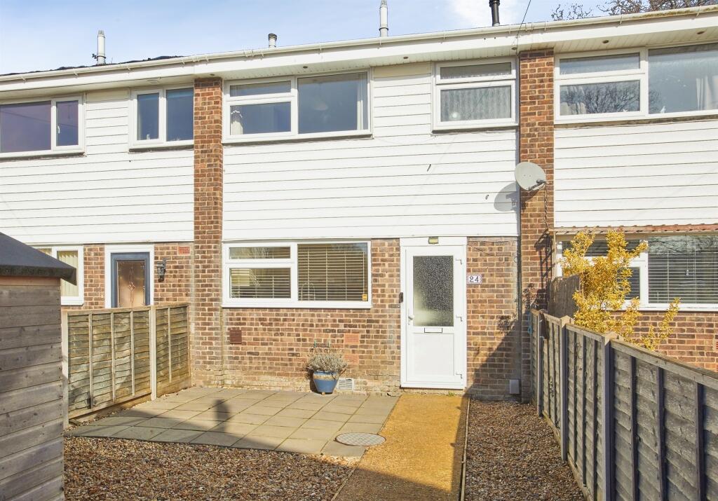 Main image of property: Bracken Close, North Baddesley, SOUTHAMPTON