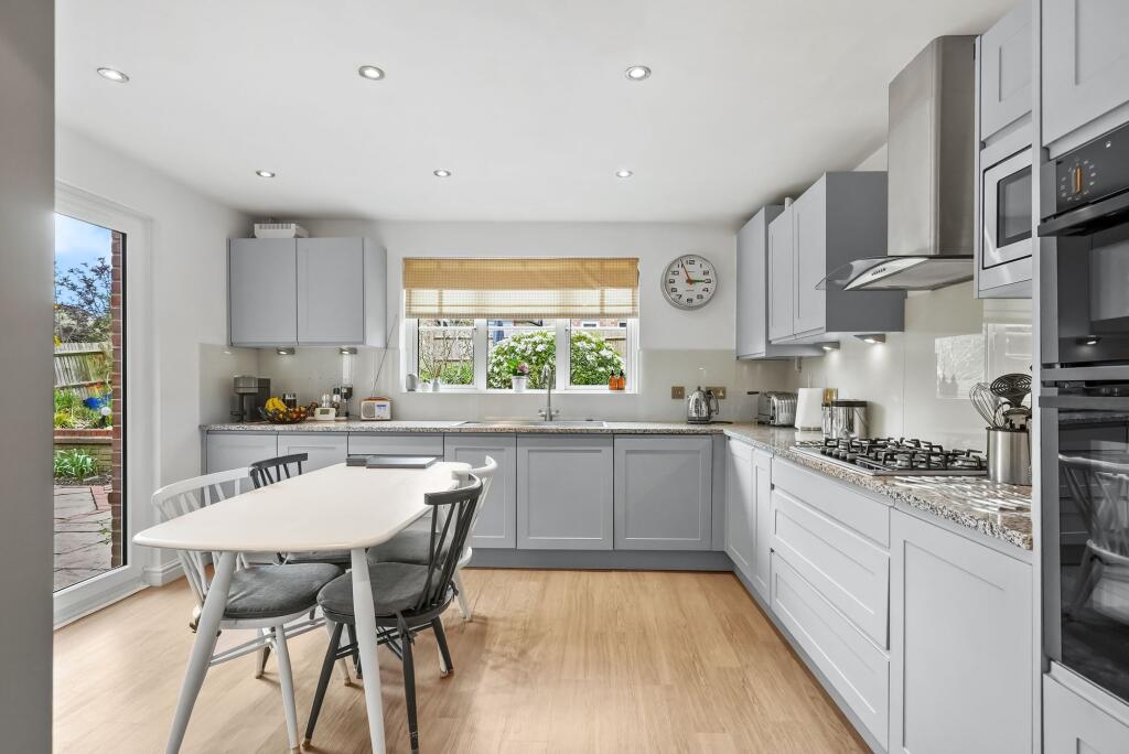 House in Epsom, Stoneleigh - View 4