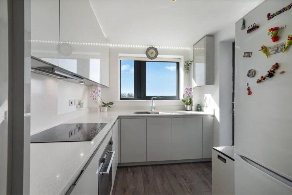 Apartment in London, Harlesden - View 3