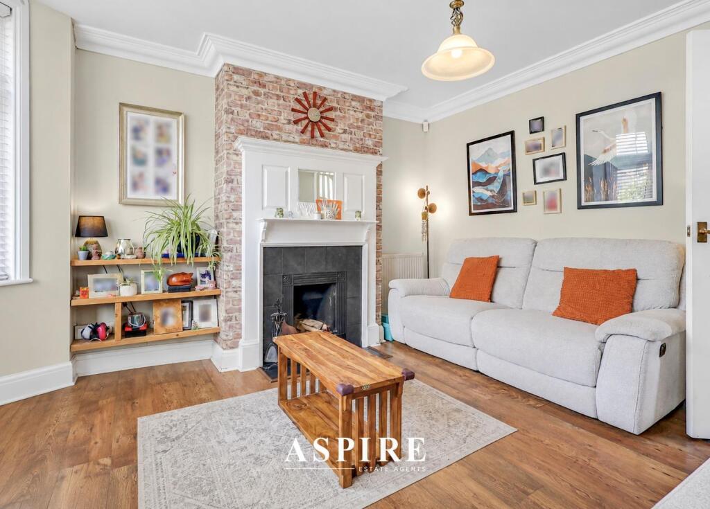 Alexandra Road, Great Wakering, Southend-On-Sea photo 4