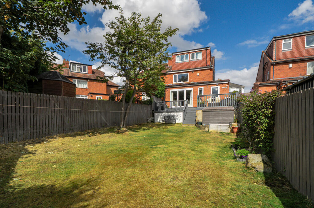 House in Leeds, West Yorkshire - View 4