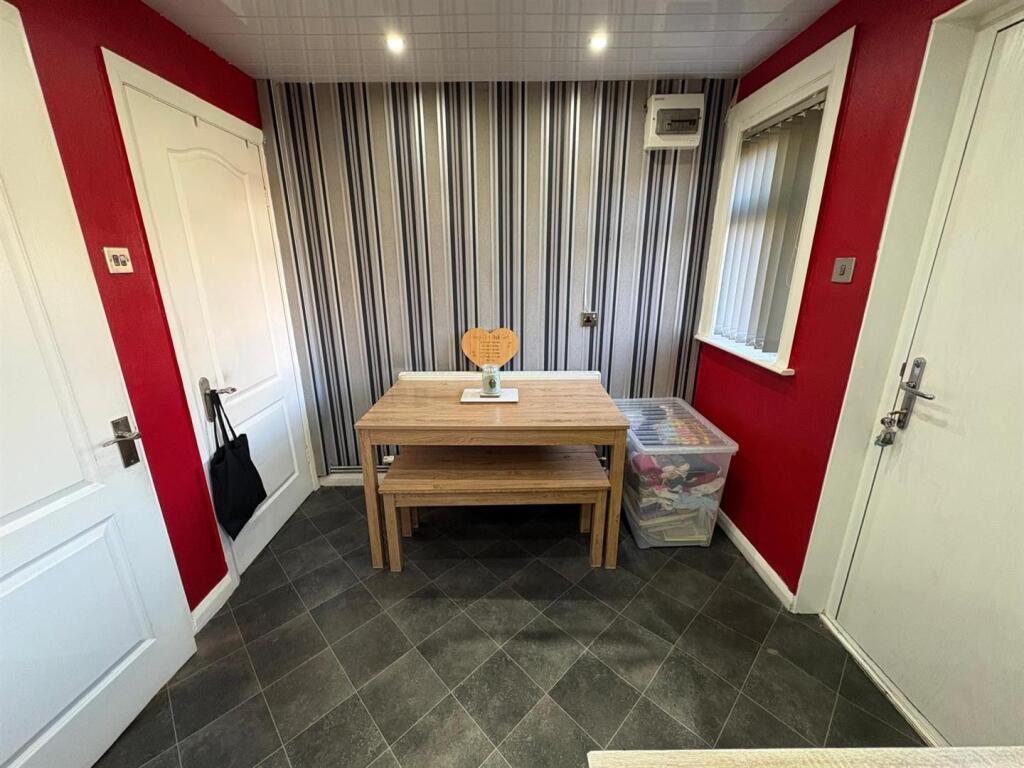 House in Halifax - View 4