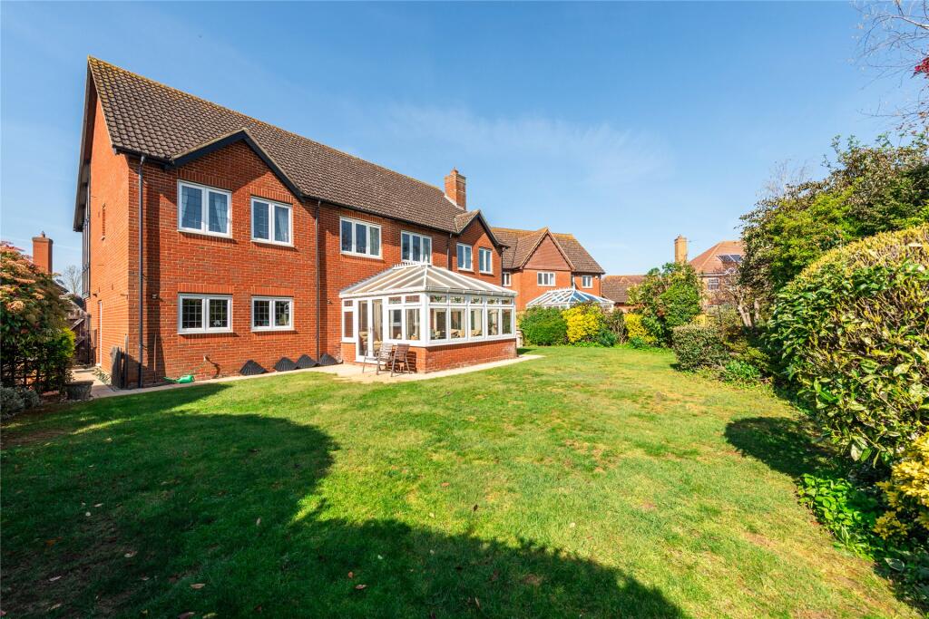 Carnoustie Drive, Great Denham, Bedfordshire, MK40 photo 3