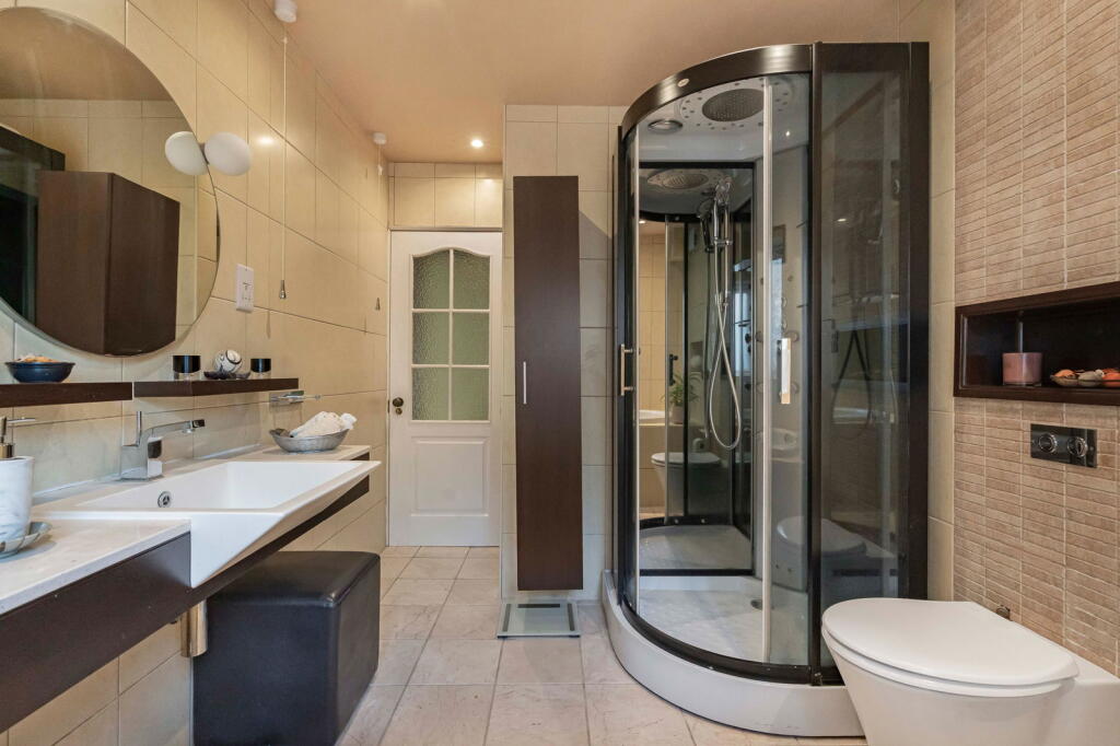 Comptons Lane, Horsham image 4