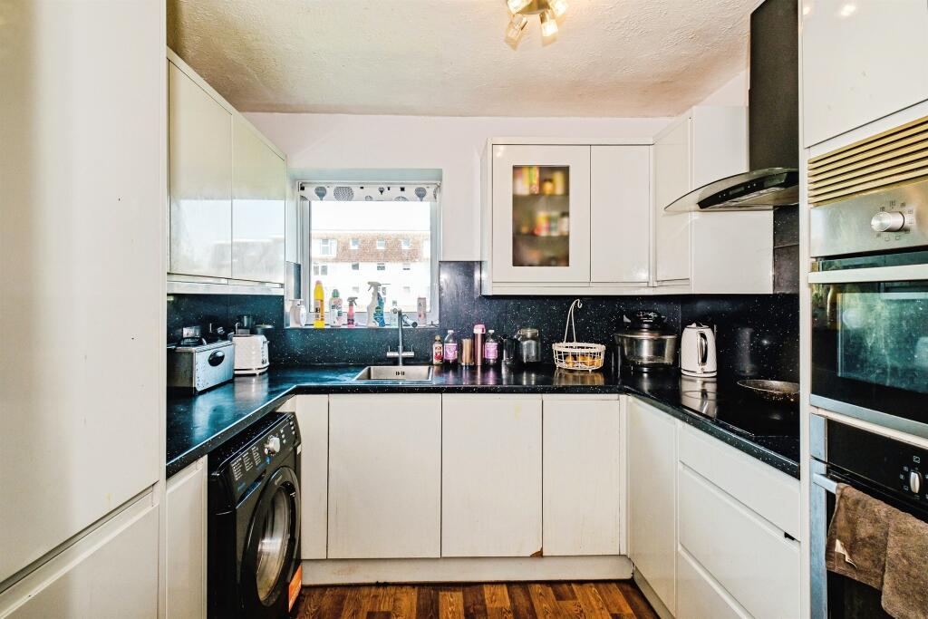Apartment in Worthing, West Sussex - View 3