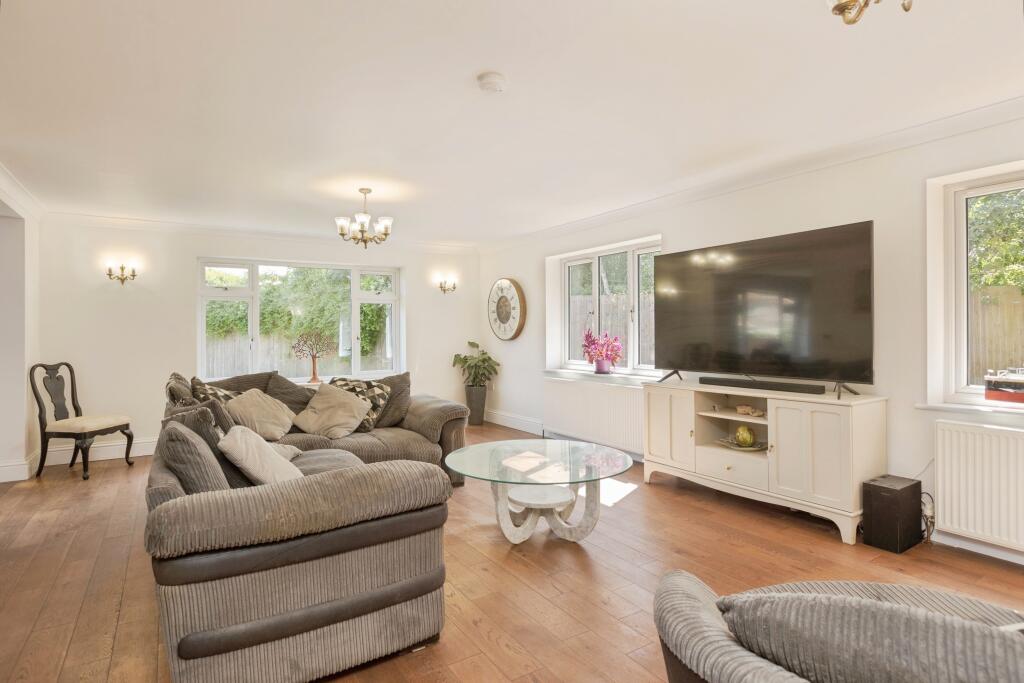 House in Sevenoaks, West Kingsdown - More