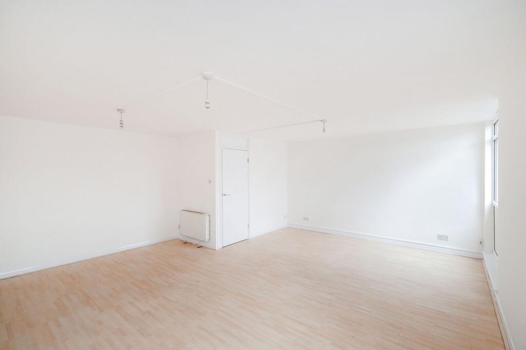 Apartment in Ilford - More