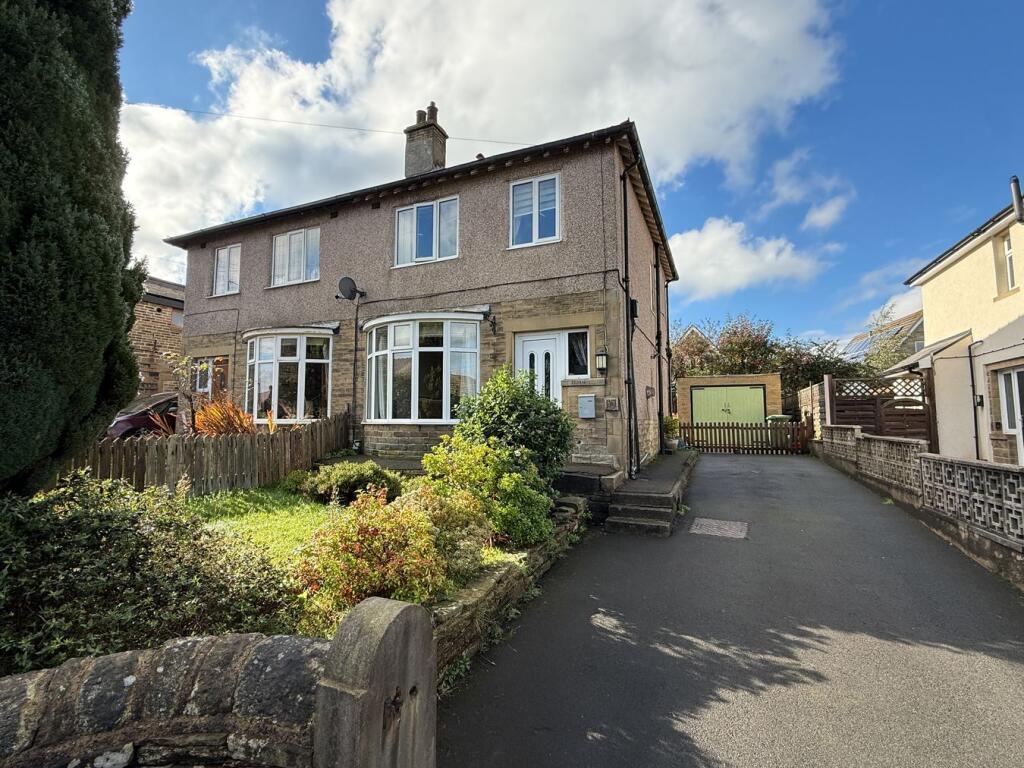 3-bed semi-detached on Grasscroft Road, Honley, Holmfirth, HD9, £275,000