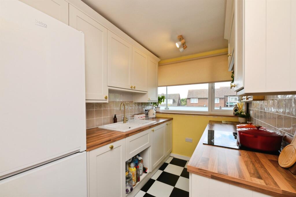 Apartment in East Hertfordshire, Ware - More