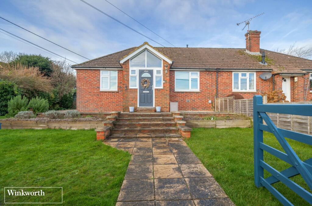 2-bed bungalow on Ridley's Piece, South Warnborough, Hampshire, RG29, £400,000