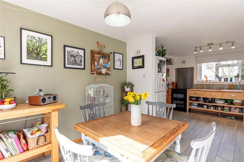 Moonrakers, Devizes, Wiltshire, SN10 photo 4