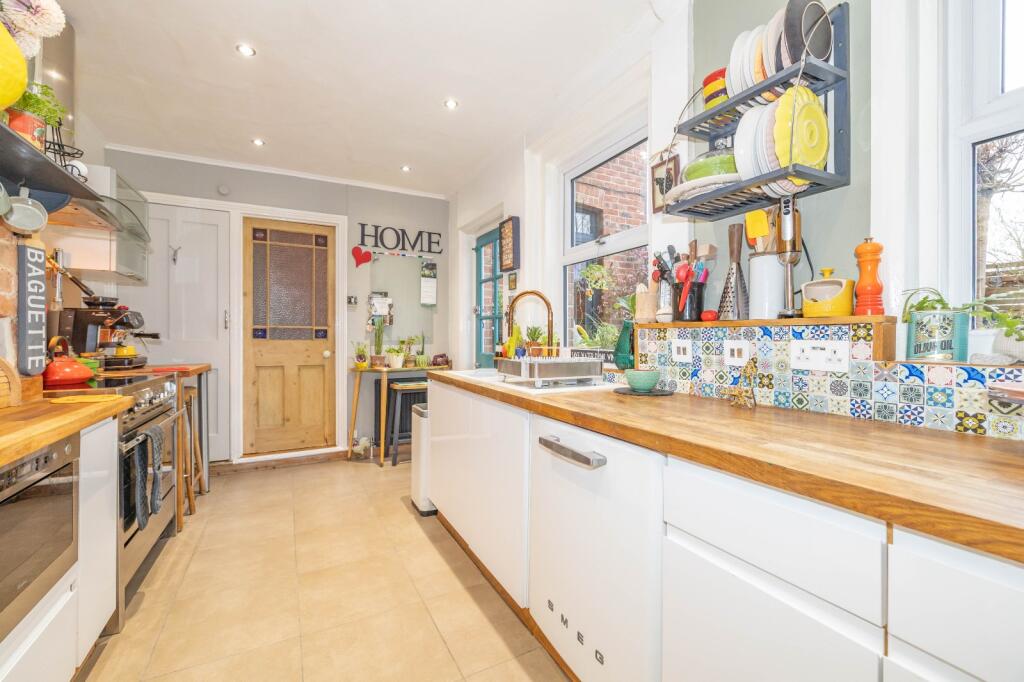 9, Kings Avenue photo 2