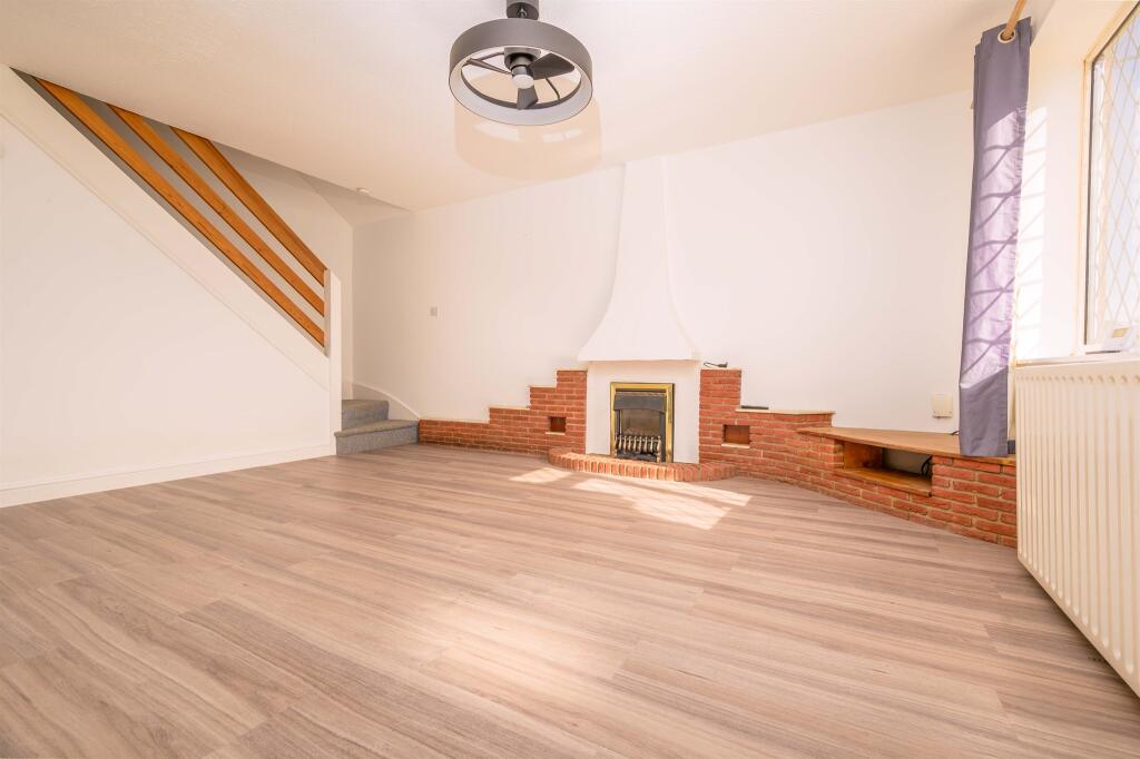 House in Kettering, North Northamptonshire - View 2