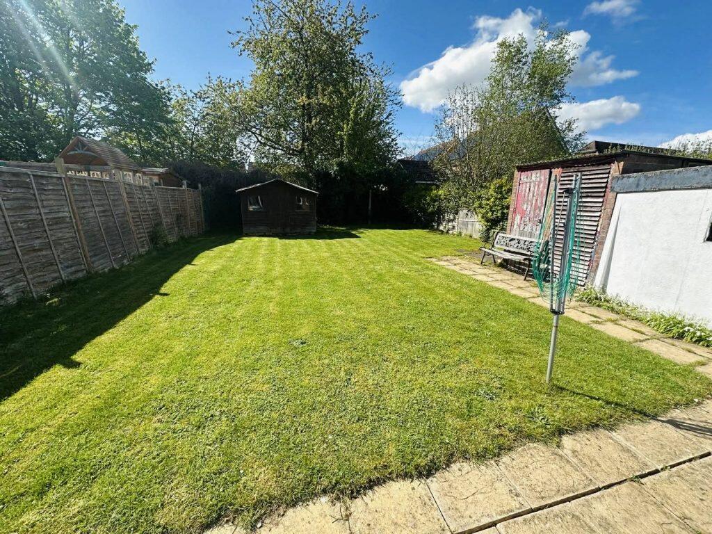 Longcroft Road, Thatcham - View 2