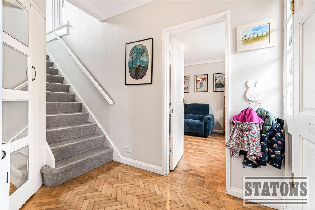 House in London, Woodside Park - View 2