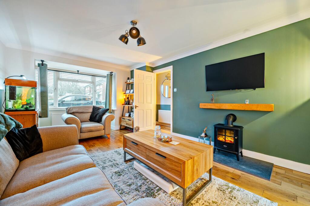 Blackthorn Close, South Wonston, SO21 photo 3