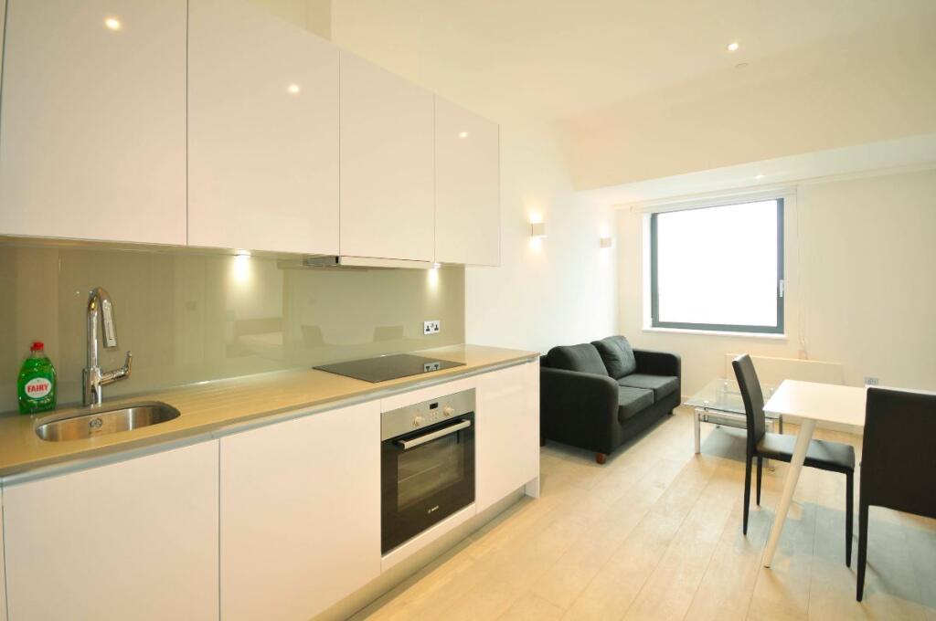 Apartment in Slough - View 4