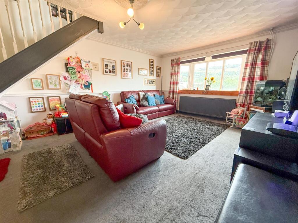 Paterson Close, Stocksbridge, S36 photo 4