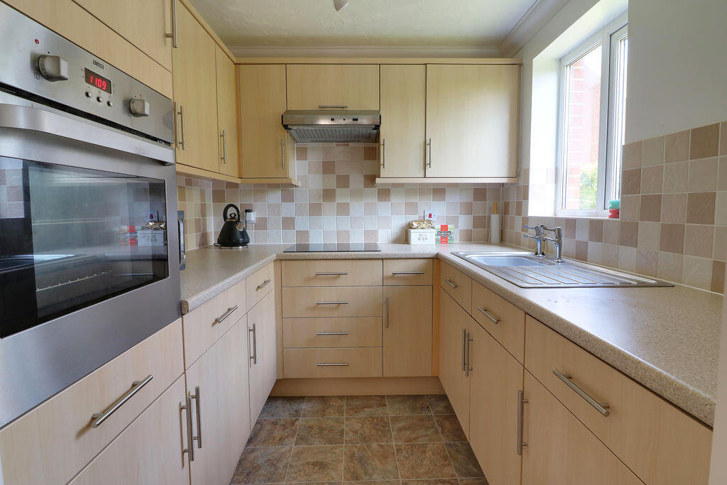 Padnell Road, Cowplain, Waterlooville - View 5