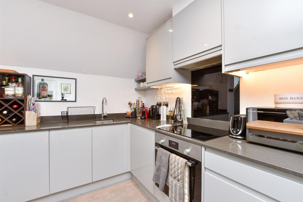 Apartment in Croydon - View 4