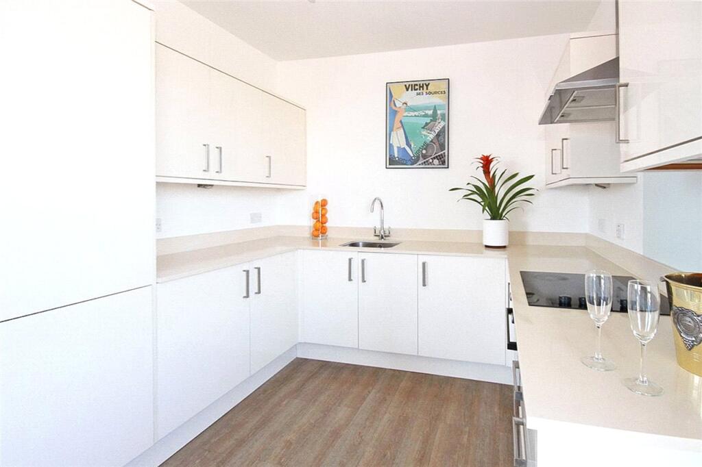 Apartment in Hatfield, Roe Green - View 3
