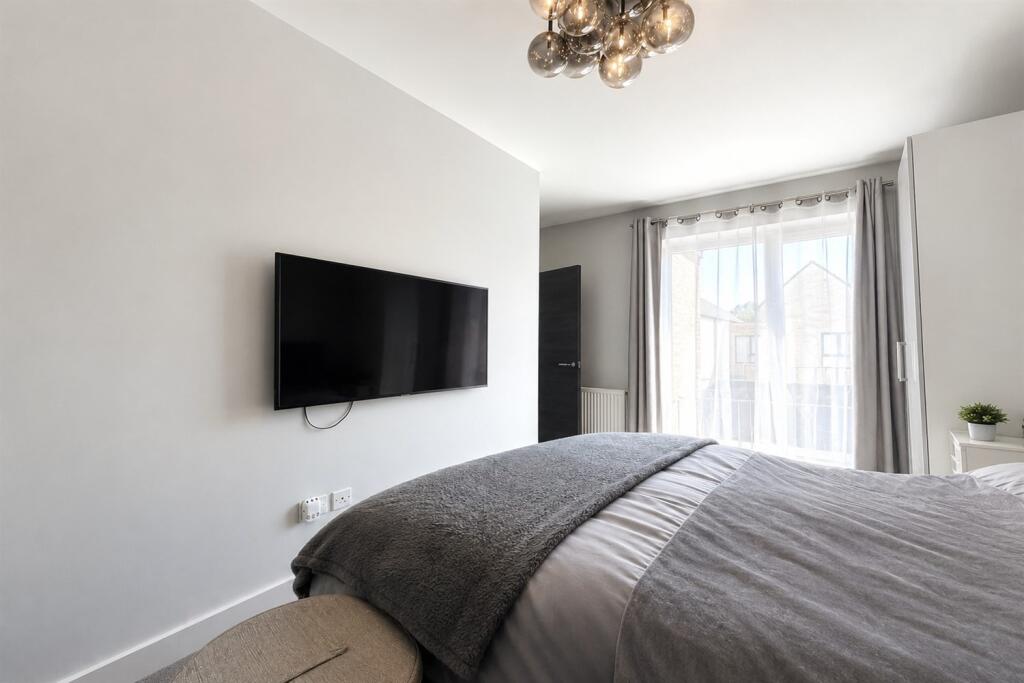 House in Waltham Cross, Churchgate - View 4