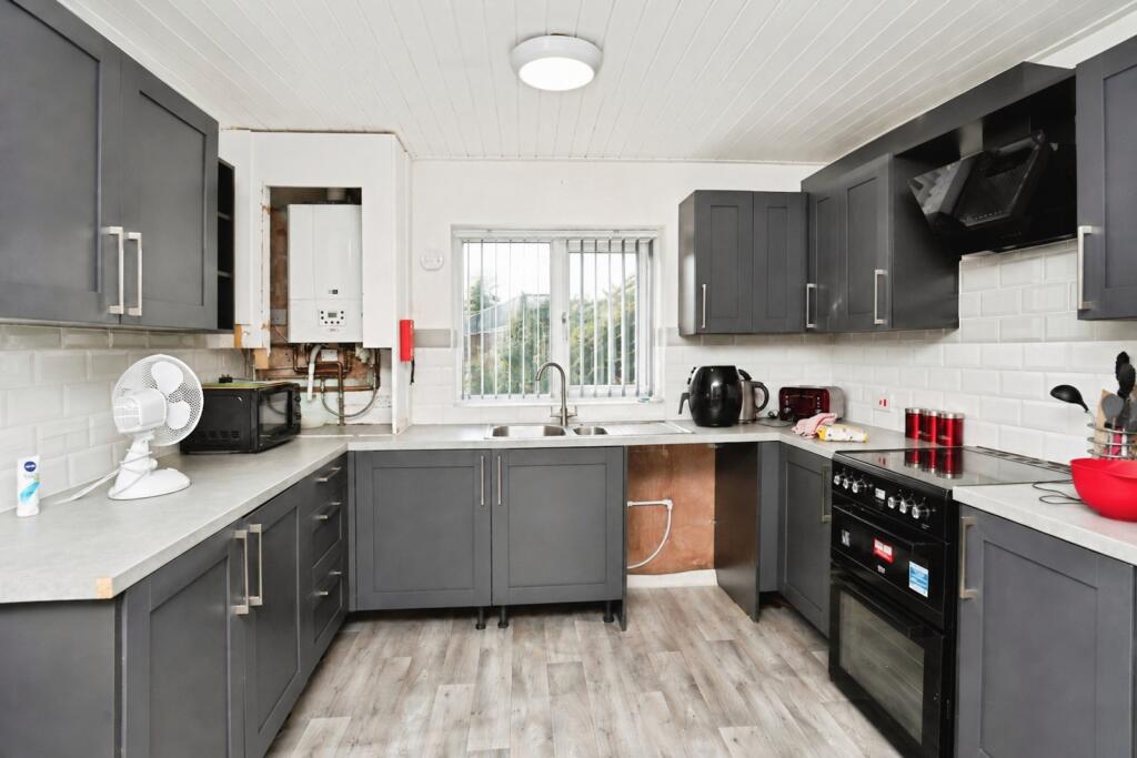 House in Kirklees, Mirfield - View 2