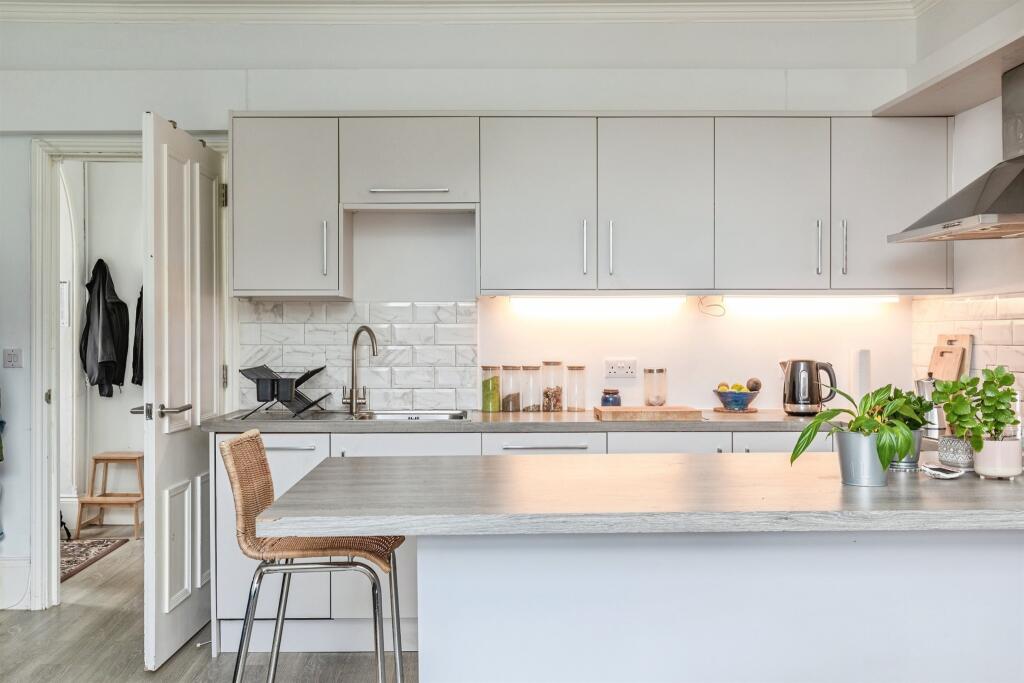 Apartment in Hastings, East Sussex - More