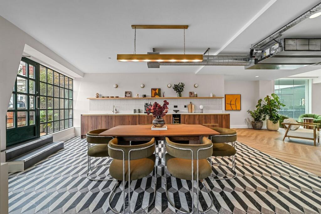 Main image of property: 141-143 Shoreditch High Street, London, E1 6JE