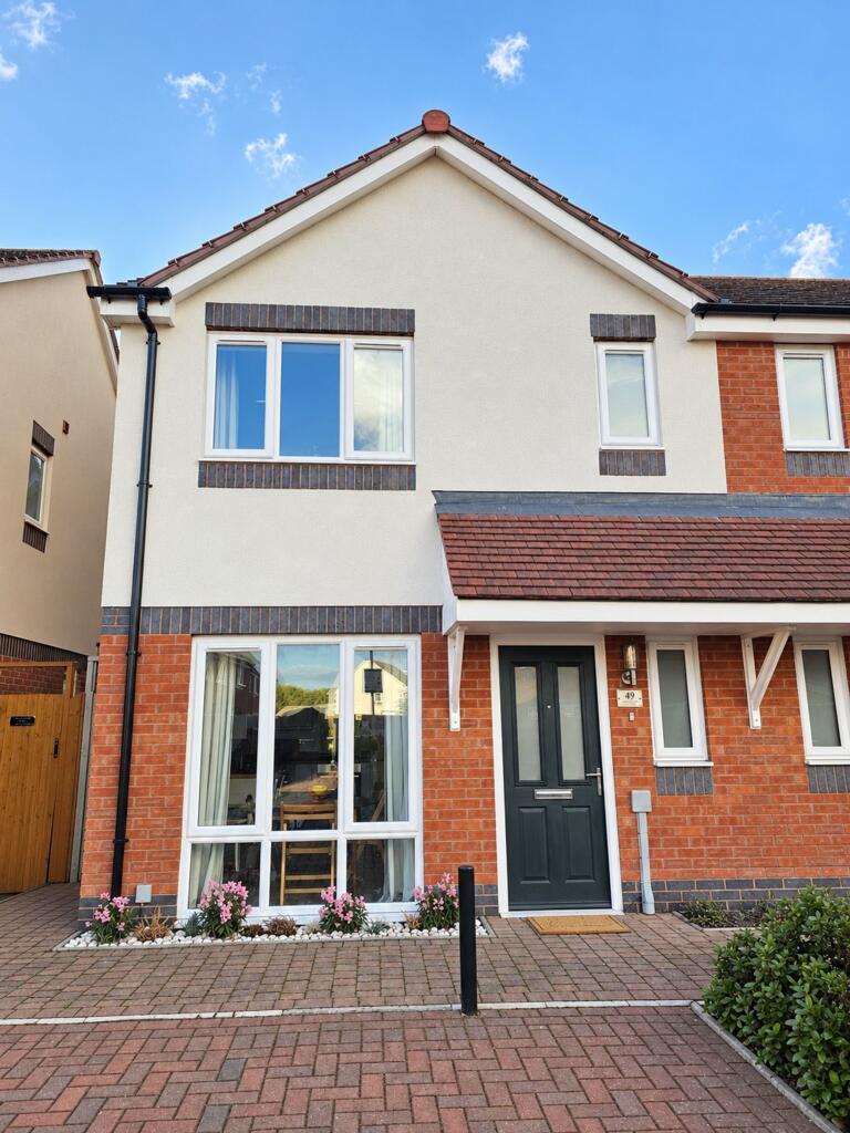3-bed semi-detached on Hazelwell Avenue, Burton-On-Trent, DE14, £225,000