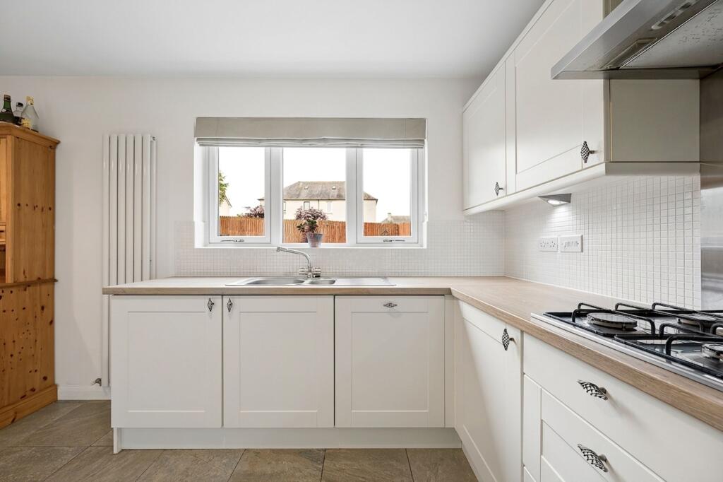 House in East Calder, Calderwood - View 5