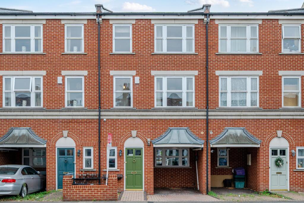 4-bed house on Kingston Road, Raynes Park, London, SW20, £900,000