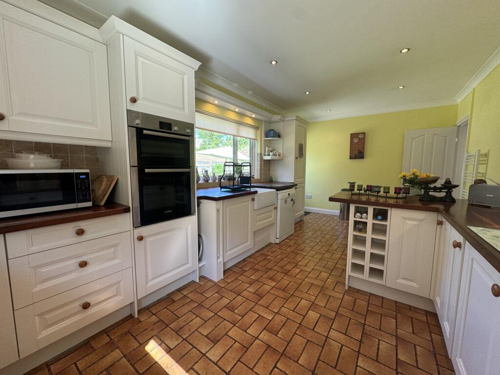 East Williamston, Tenby, Sir Benfro, SA70 – další
