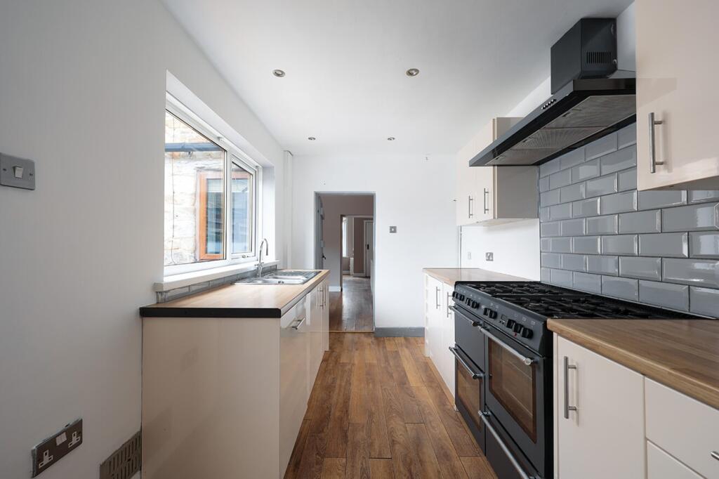 House in Burnley, Rose Grove - More