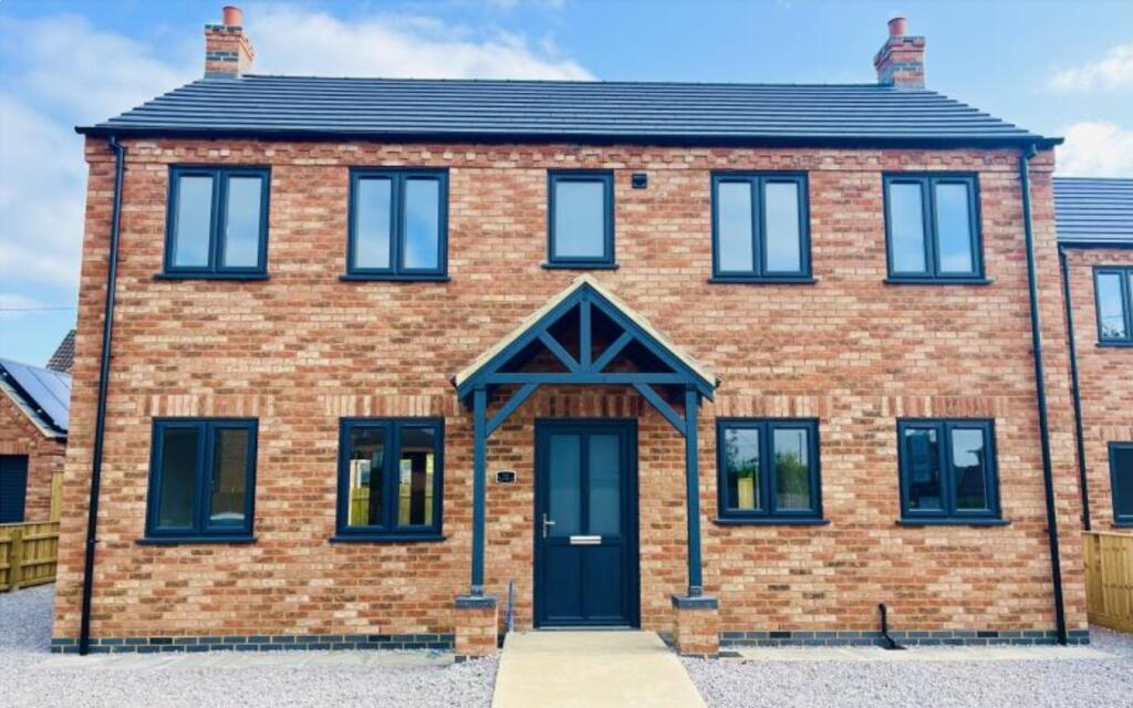 4-bed detached on Rat Row, Wisbech St. Mary, Wisbech, £400,000