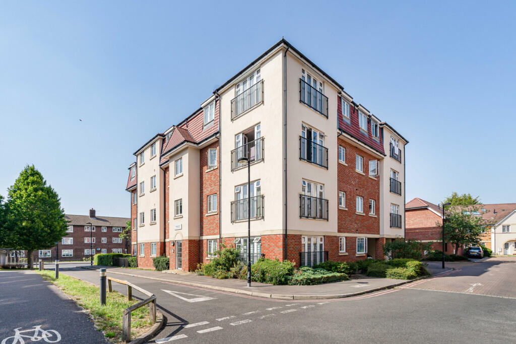 Main image of property: 40 Schoolgate Drive, Morden, SM4