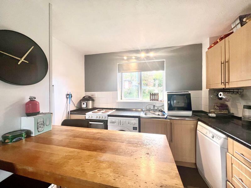 Apartment in Calne, Quemerford - View 2