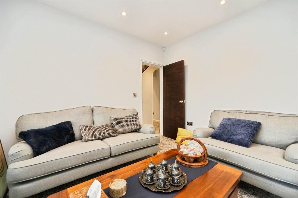 House in Bradford, Stockbridge, Keighley - More