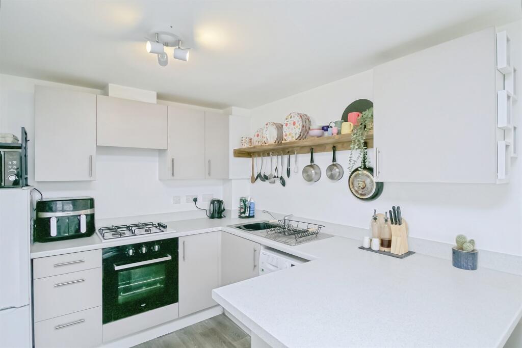 Apartment in Barry - View 4