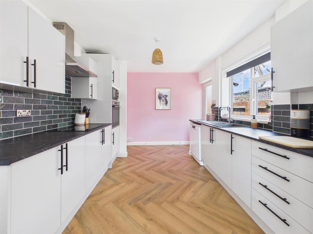 House in Gloucester, White City - View 5