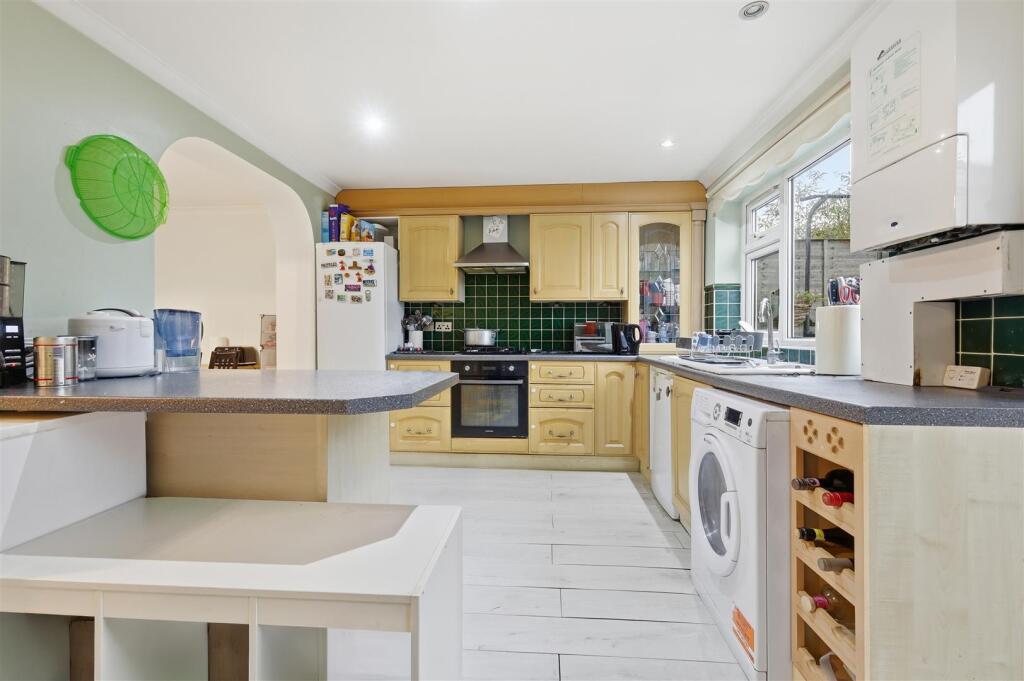 Bridle Close, Enfield – pohled 5