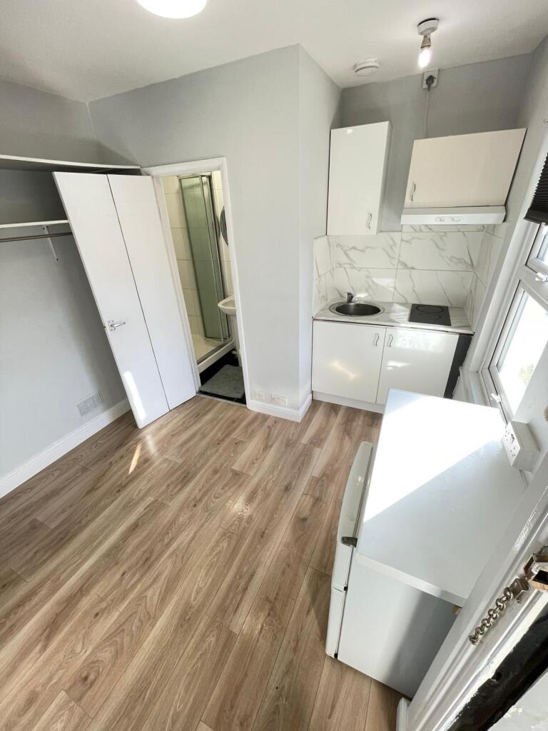Studio flat for rent